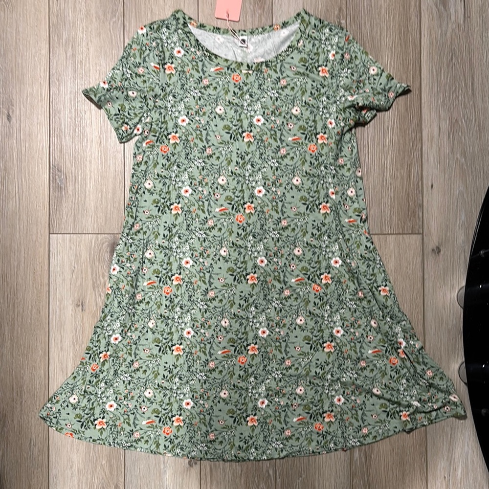 Regai Floral Green Dress New Never Worn Tags still on. Size L